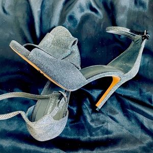 Elegant Antonio Melani  Glitter Silver Dress Shoe !